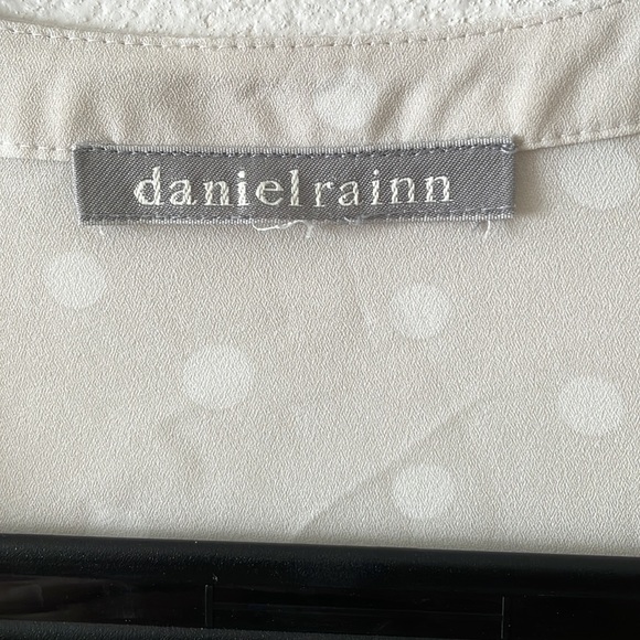 Daniel Rainn Maternity. Pistacia Split neck flowy maternity blouse - Picture 3 of 5